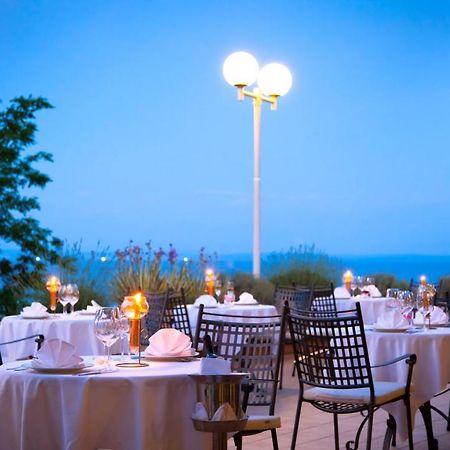 Hotel Bristol Ловран Экстерьер фото
