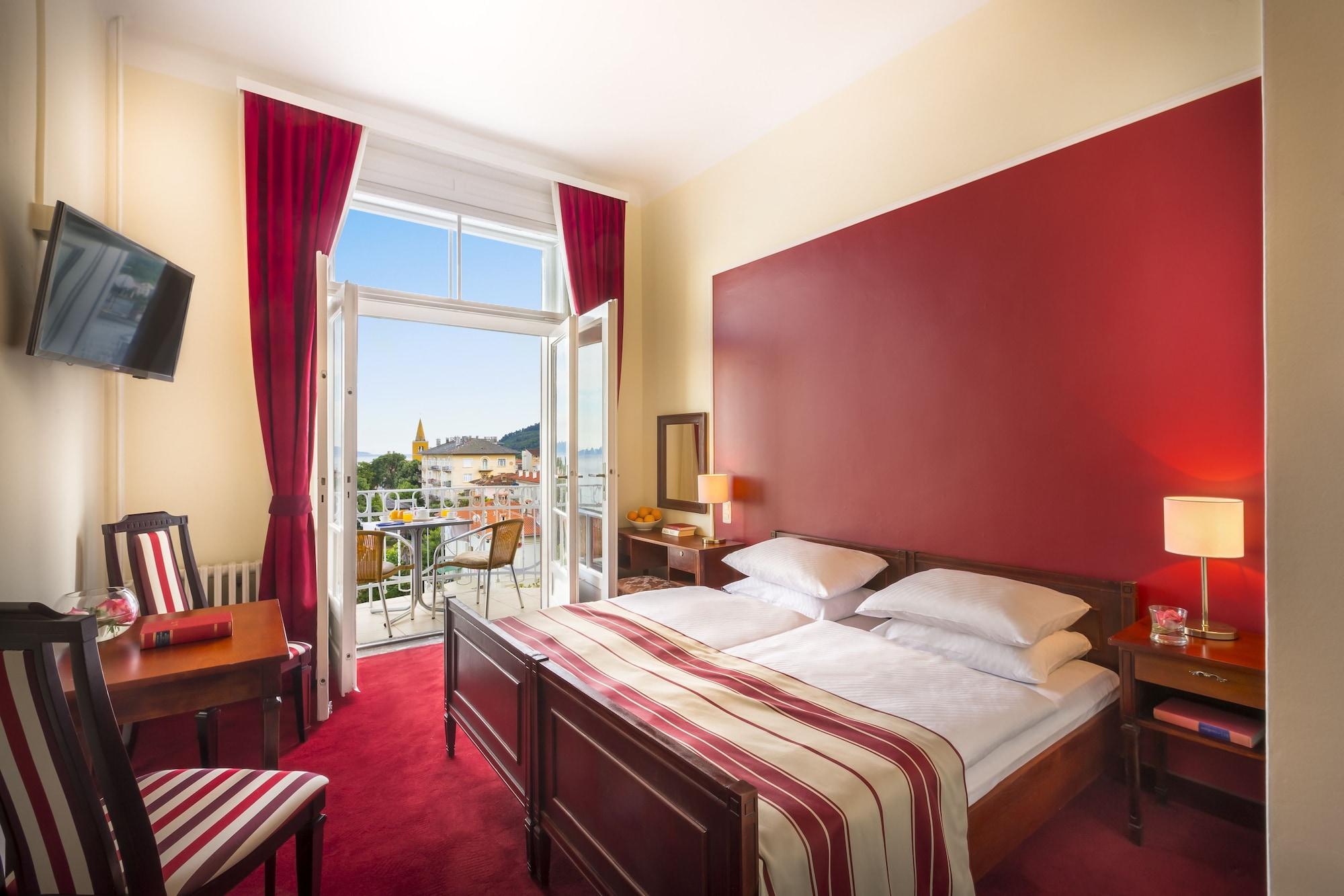 Hotel Bristol Ловран Экстерьер фото