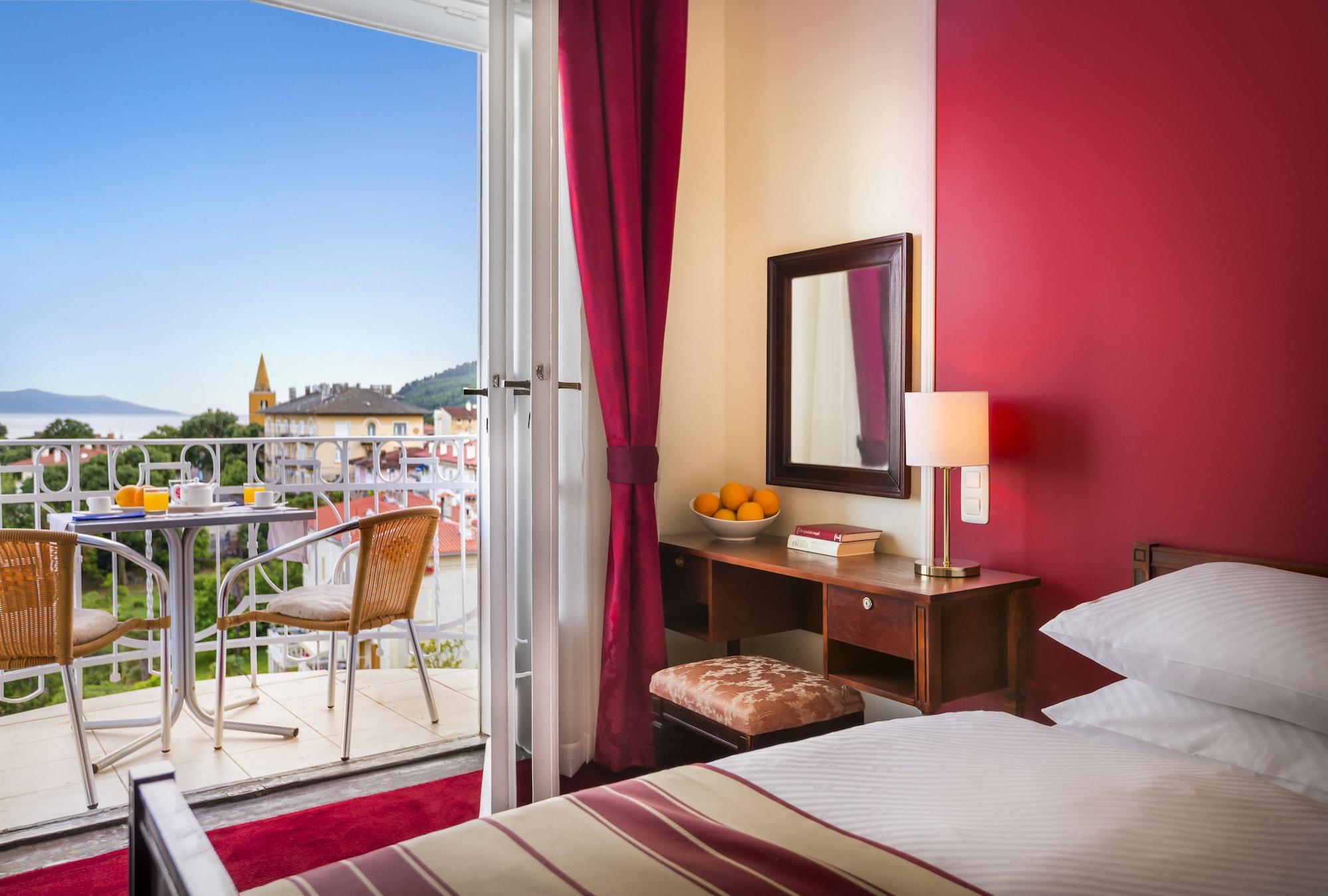 Hotel Bristol Ловран Экстерьер фото