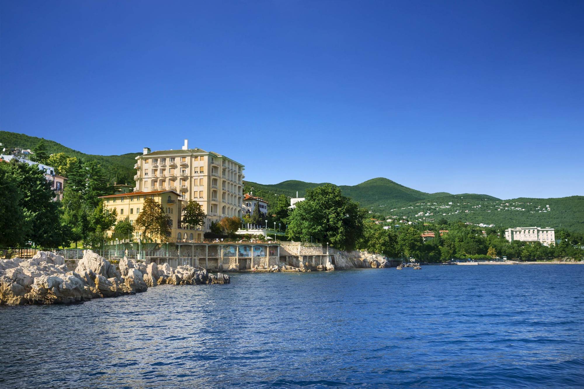Hotel Bristol Ловран Экстерьер фото